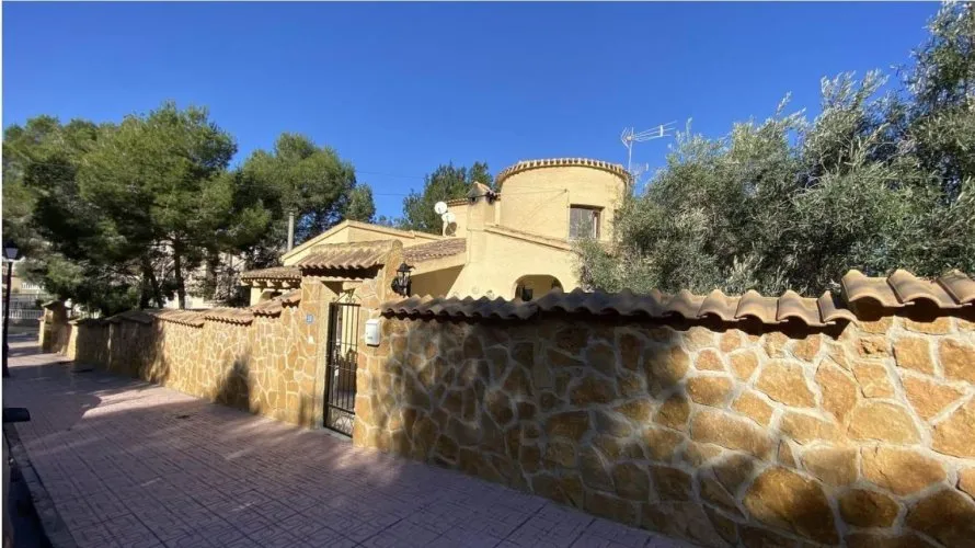 Villa de 6 dormitorios en Alicante, Spain No. 242 № 3