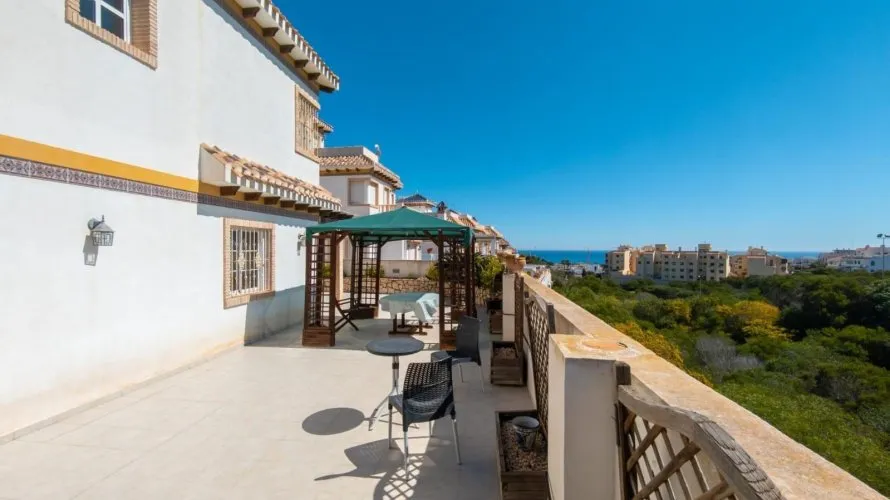 Сasa de 3 dormitorios en La Mata, Spain No. 222 № 3