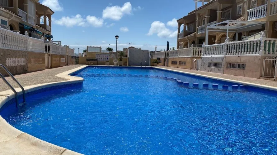 Сasa de 3 dormitorios en Torrevieja, Spain No. 1135 № 3