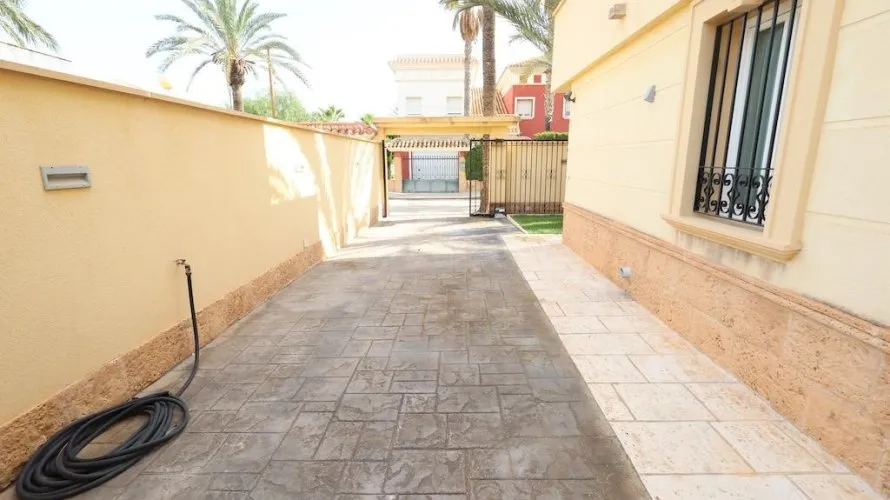 Apartamento de 4 dormitorios en Cabo Roig, Spain No. 846 № 28
