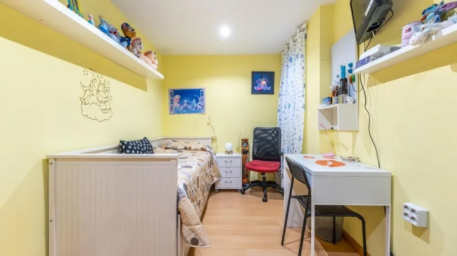 Apartamento de 3 dormitorios en Alicante, Spain No. 938 № 2