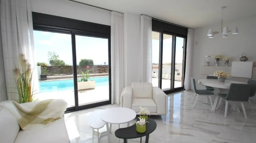 Villa de 3 dormitorios en San Miguel de Salinas, Spain No. 347 № 2