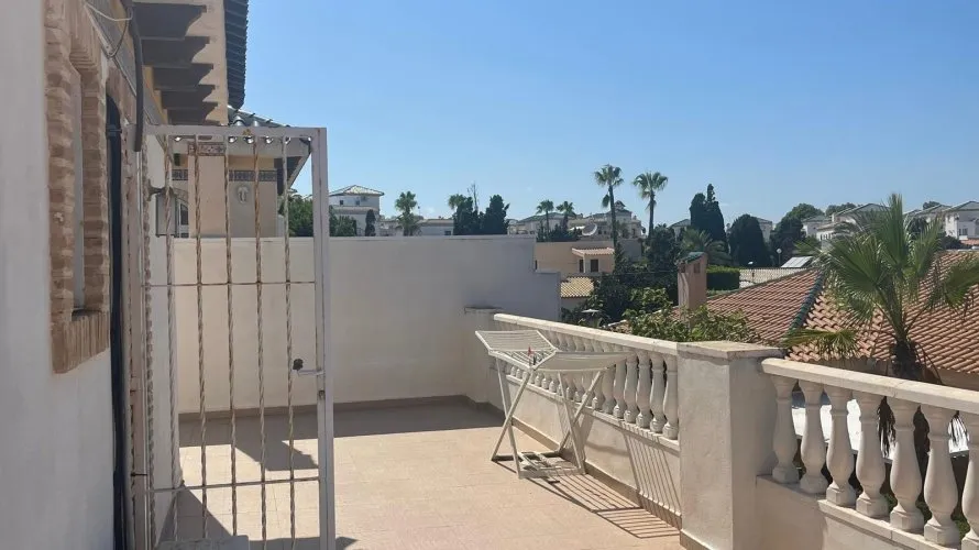 Сasa de 5 dormitorios en Torrevieja, Spain No. 802 № 3