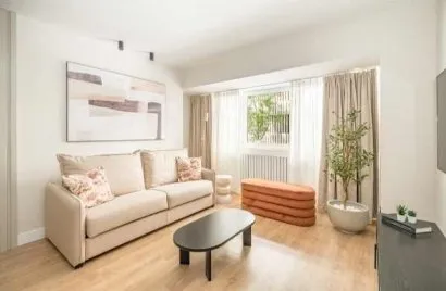 Apartamento de 2 dormitorios en Madrid, Spain No. 636