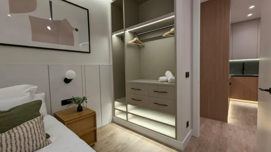 Apartamento de 2 dormitorios en Madrid, Spain No. 587 № 13