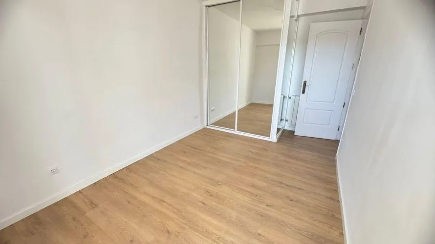 Apartamento de 2 dormitorios en Madrid, Spain No. 908 № 15
