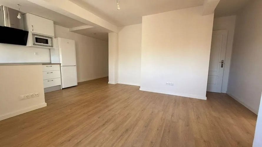 Apartamento de 2 dormitorios en Madrid, Spain No. 908 № 7