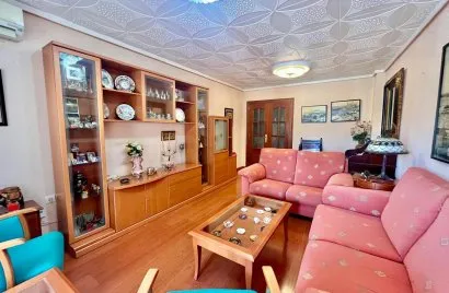 Apartamento de 3 dormitorios en Torrevieja, Spain No. 1417