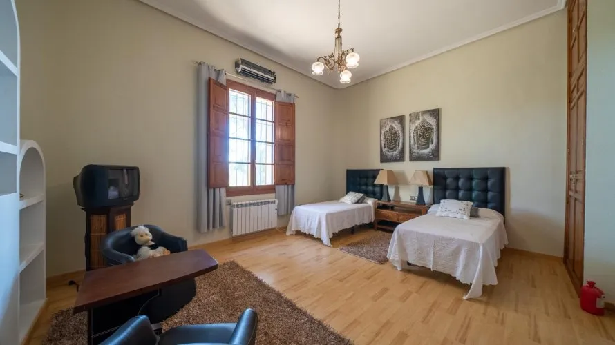 Сasa de 7 dormitorios en Mutxamel, Spain No. 658 № 24