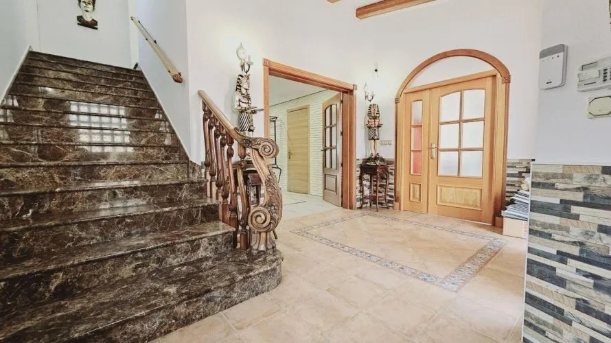 Villa de 5 dormitorios en Torrevieja, Spain No. 716 № 11