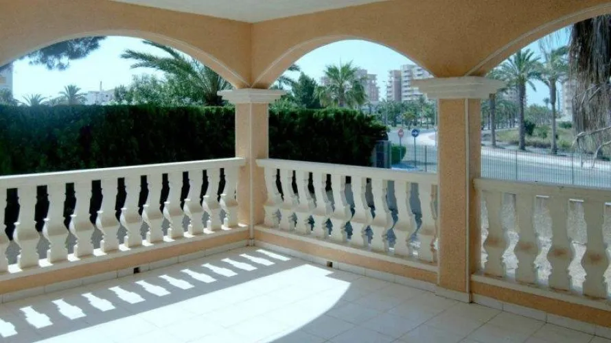 Villa de 3 dormitorios en La Manga del Mar Menor, Spain No. 268 № 2