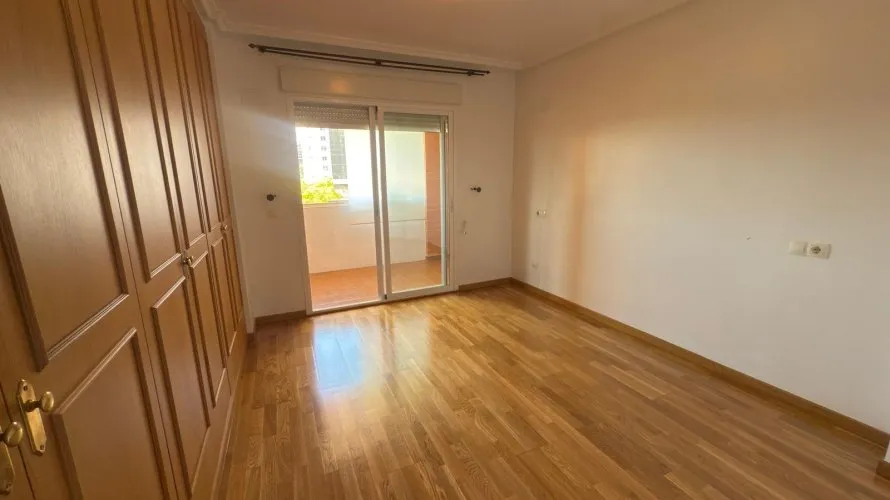Apartamento de 3 dormitorios en Alicante, Spain No. 126 № 16