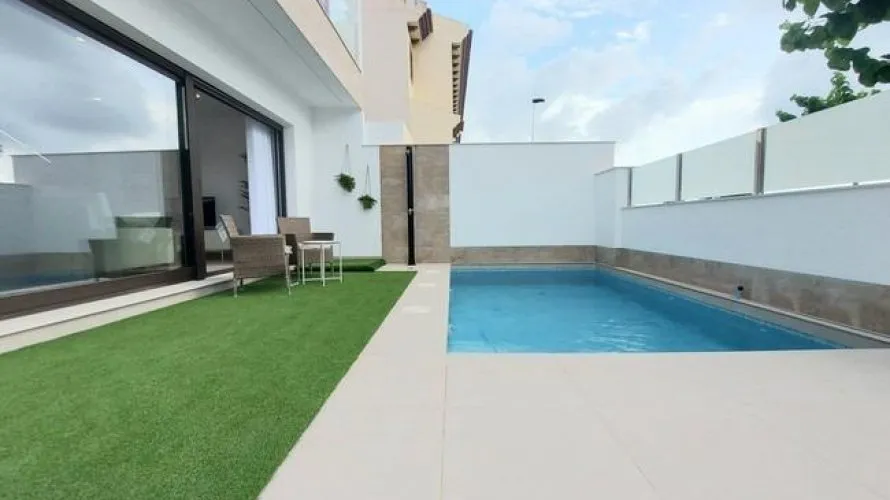 Villa de 3 dormitorios en San Pedro del Pinatar, Spain No. 490