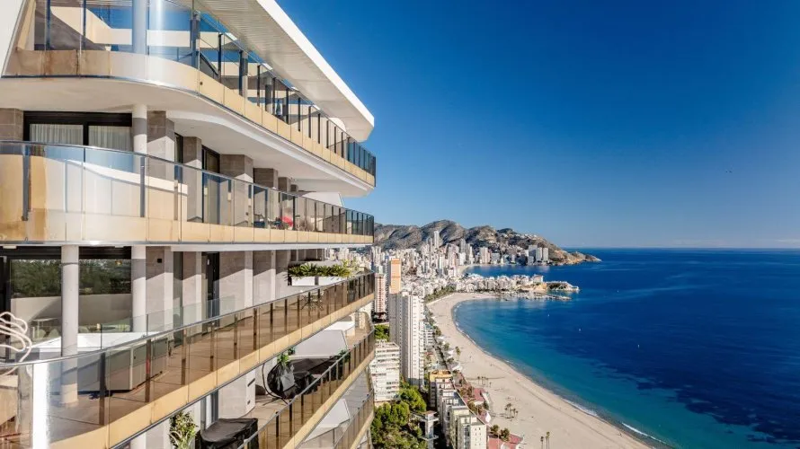 Apartamento de 3 dormitorios en Benidorm, Spain No. 672 № 1
