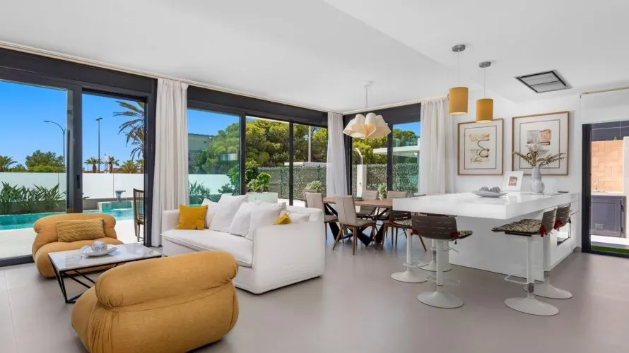 Villa de 4 dormitorios en Campoamor, Spain No. 662 № 10