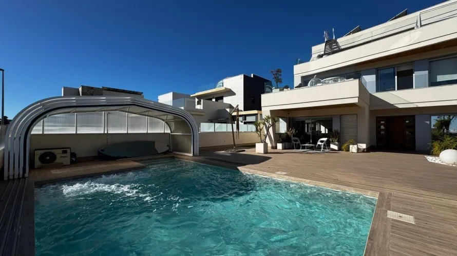 Villa de 4 dormitorios en Campoamor, Spain No. 1214 № 1