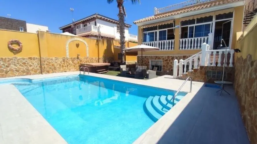 Apartamento de 283m² en Torrevieja, Spain No. 619 № 18