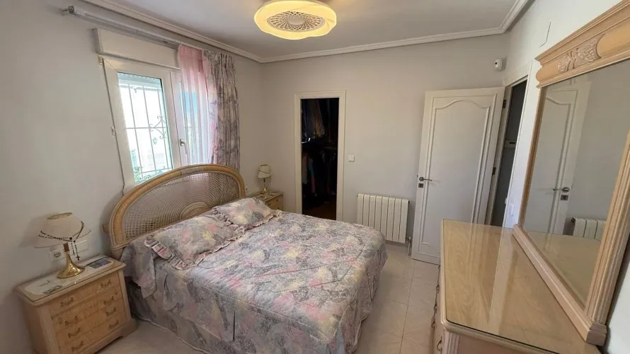 Villa de 4 dormitorios en Villamartin, Spain No. 1097 № 20