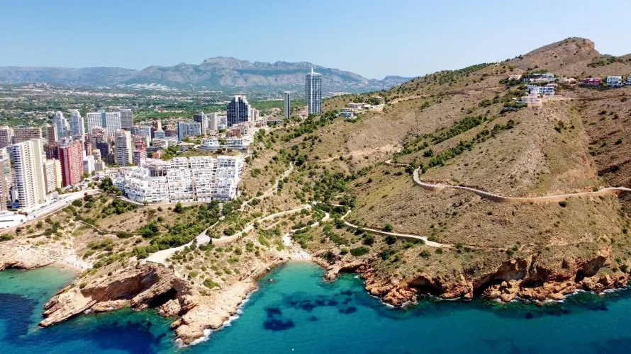 Apartamento de 4 dormitorios en Benidorm, Spain No. 459 № 1