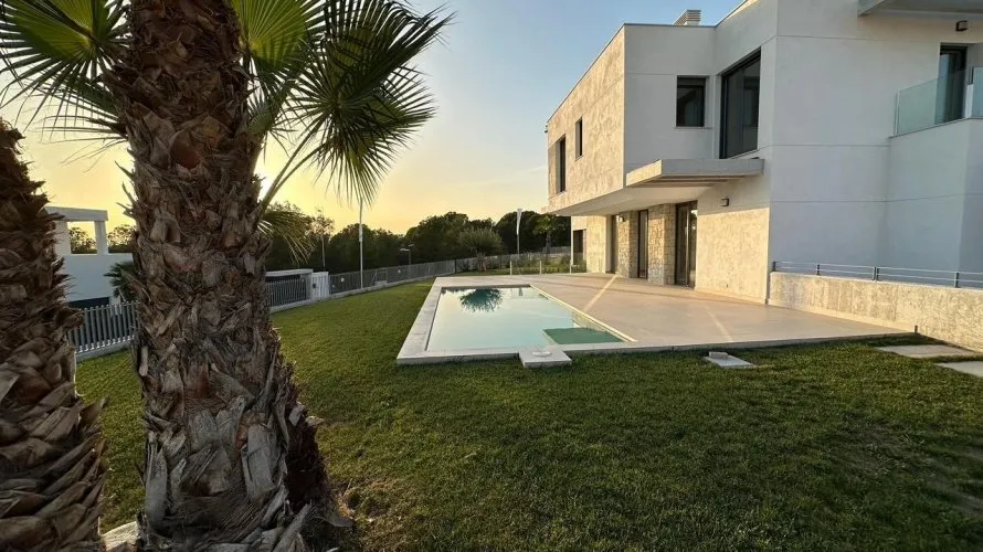 Villa de 4 dormitorios en Finestrat, Spain No. 687 № 6