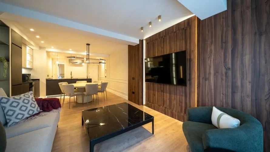 Apartamento de 3 dormitorios en Madrid, Spain No. 158 № 3