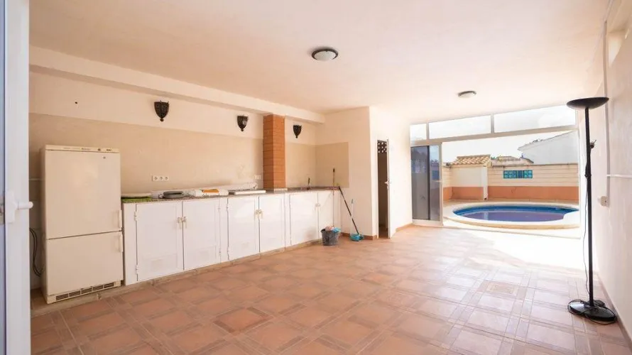 Villa de 4 dormitorios en Alicante, Spain No. 831 № 10