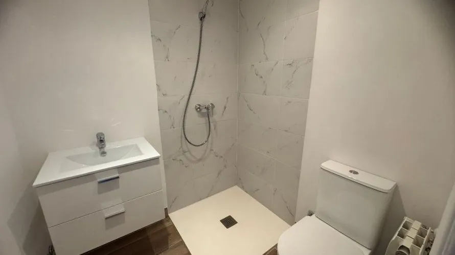 Apartamento de 2 dormitorios en Madrid, Spain No. 908 № 12