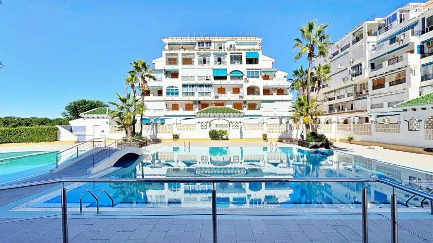 Apartamento de 1 dormitorio en Torrevieja, Spain No. 1021 № 15