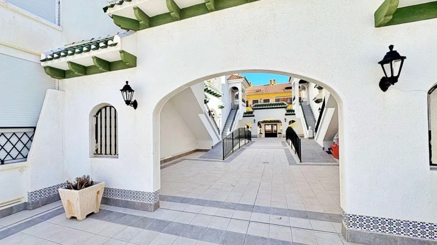 Apartamento de 1 dormitorio en Torrevieja, Spain No. 1021 № 3
