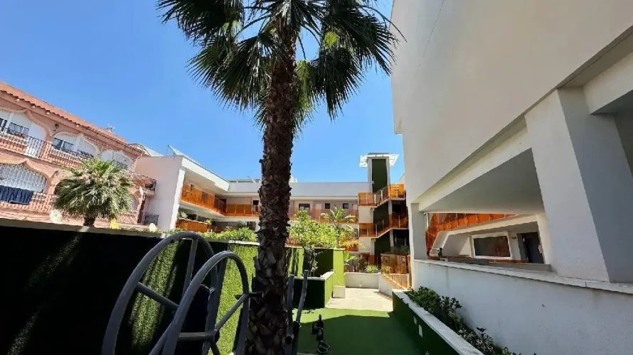 Apartamento de 2 dormitorios en Torrevieja, Spain No. 739 № 21