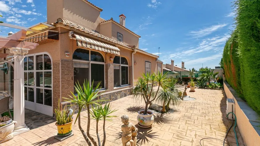 Villa de 158m² en Cabo Roig, Spain No. 1166 № 28