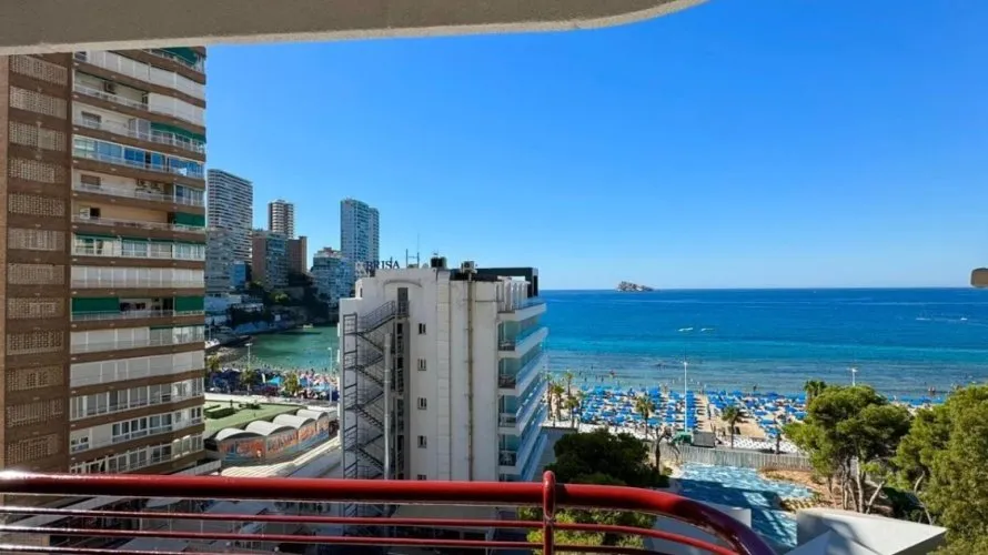 Apartamento de 2 dormitorios en Benidorm, Spain No. 840 № 1