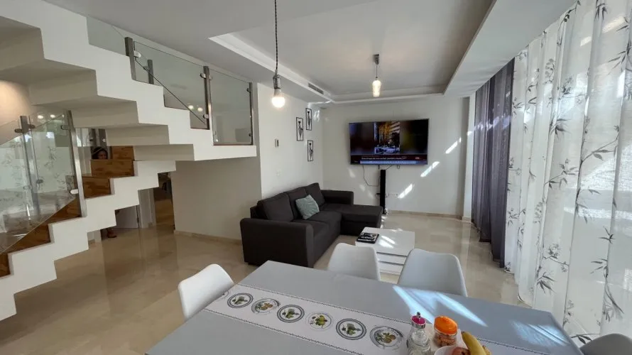 Apartamento de 3 dormitorios en Villajoyosa, Spain No. 380 № 1