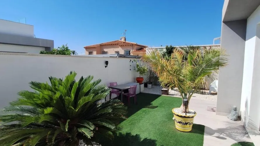 Villa de 106m² en Torrevieja, Spain No. 1284 № 18