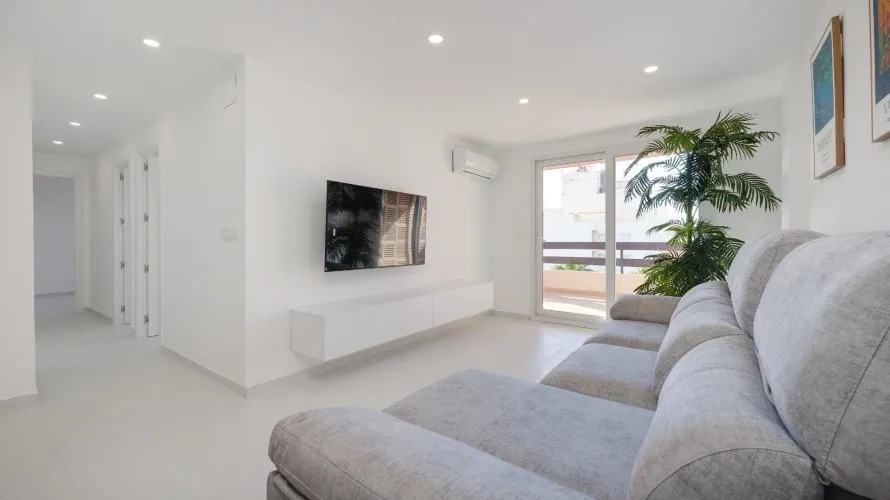 Apartamento de 3 dormitorios en Torrevieja, Spain No. 903 № 3