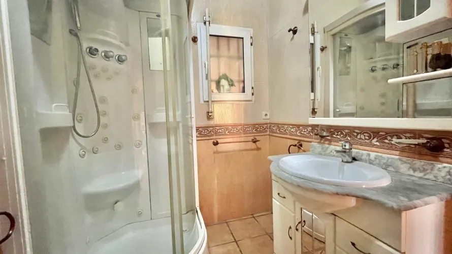 Apartamento de 2 dormitorios en Torrevieja, Spain No. 1056 № 22