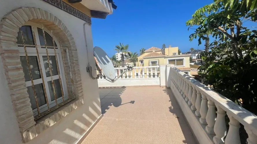 Сasa de 5 dormitorios en Torrevieja, Spain No. 802