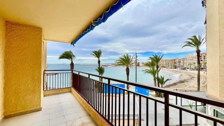 Apartamento de 3 dormitorios en Torrevieja, Spain No. 994 № 14