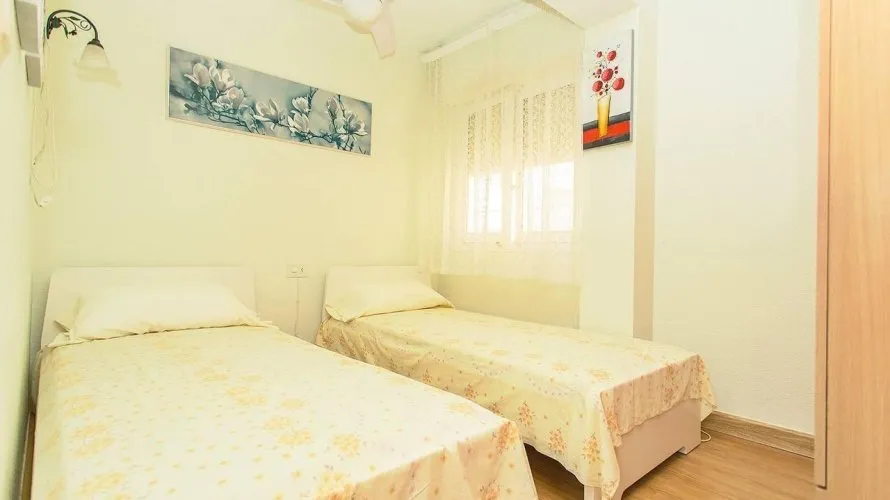 Apartamento de 3 dormitorios en Torrevieja, Spain No. 240 № 14