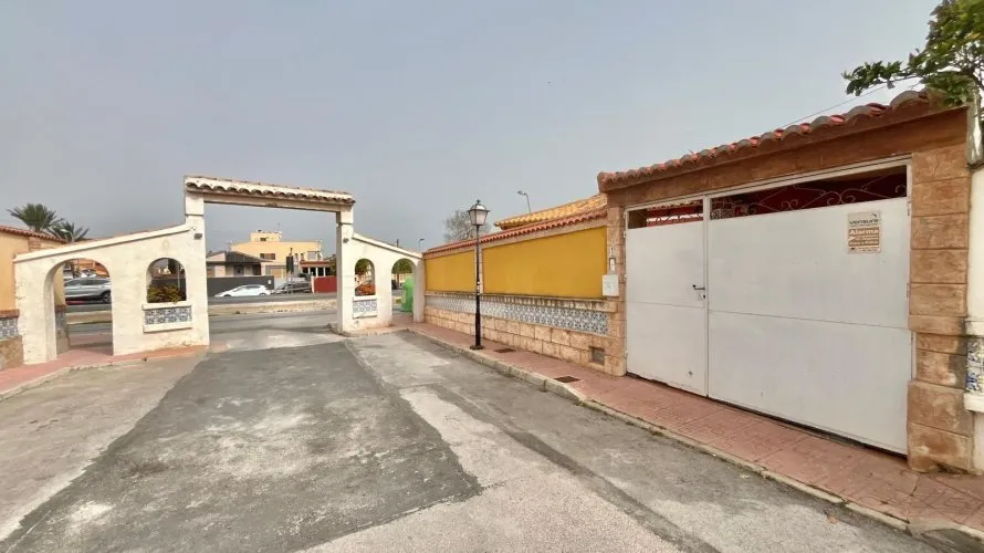 Apartamento de 2 dormitorios en Torrevieja, Spain No. 1056 № 26