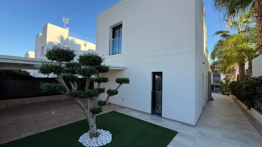 Villa de 3 dormitorios en Ciudad Quesada, Spain No. 901 № 13