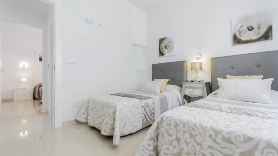 Villa de 4 dormitorios en San Miguel de Salinas, Spain No. 396 № 11
