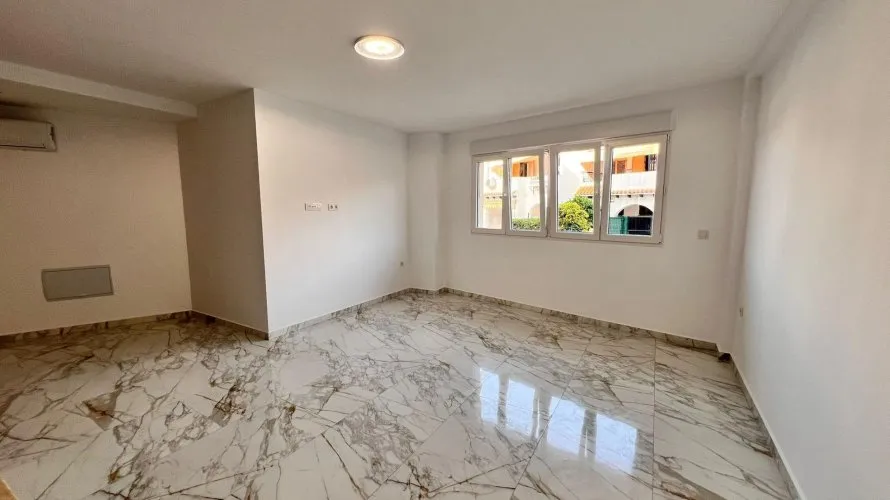 Apartamento de 1 dormitorio en Torrevieja, Spain No. 2648 № 10