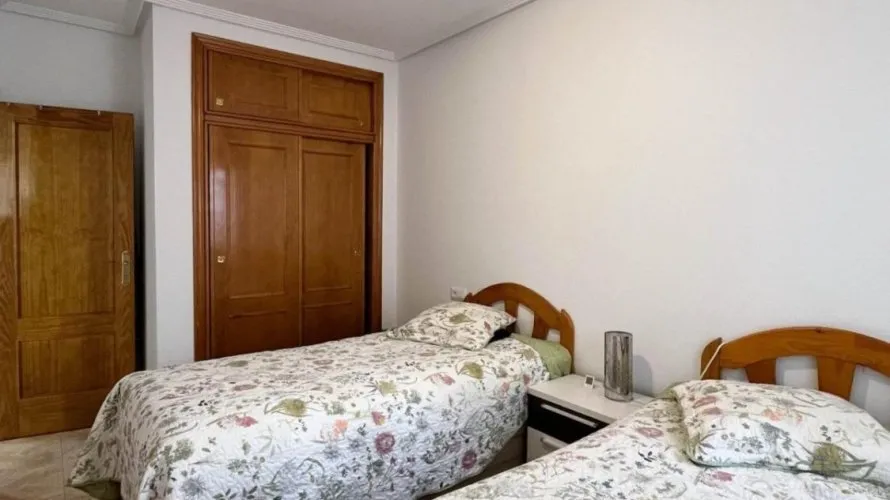 Apartamento de 1 dormitorio en Torrevieja, Spain No. 2844 № 1