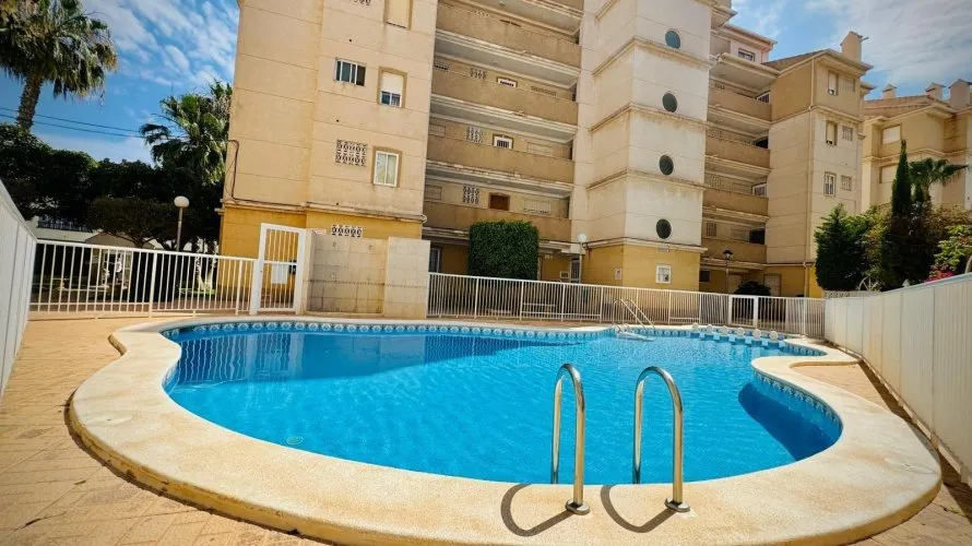 Apartamento de 1 dormitorio en Torrevieja, Spain No. 2852 № 1
