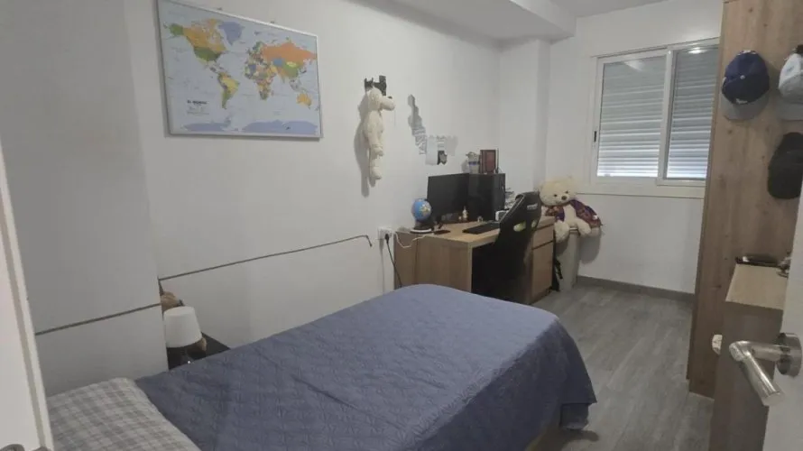 Apartamento de 4 dormitorios en Paterna, Spain No. 1457 № 12