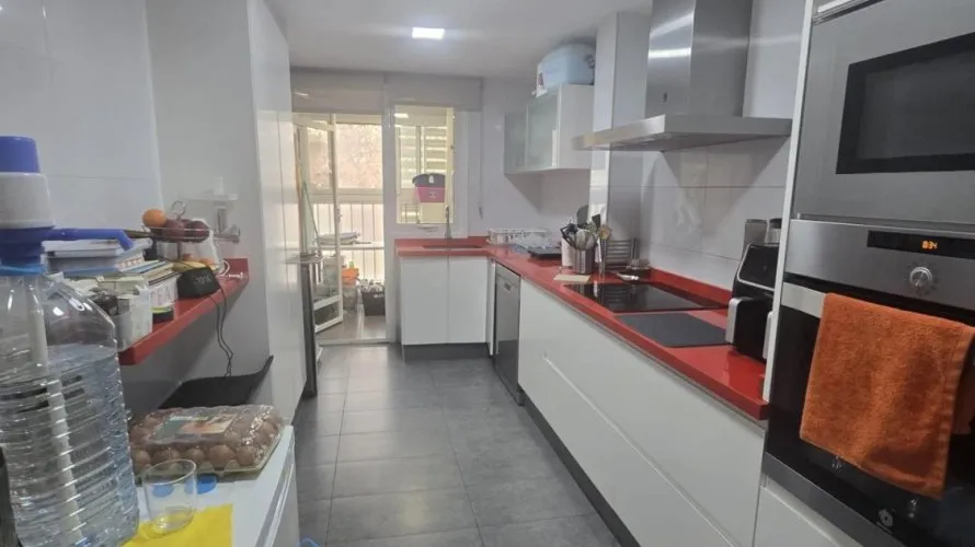 Apartamento de 4 dormitorios en Paterna, Spain No. 1457 № 19