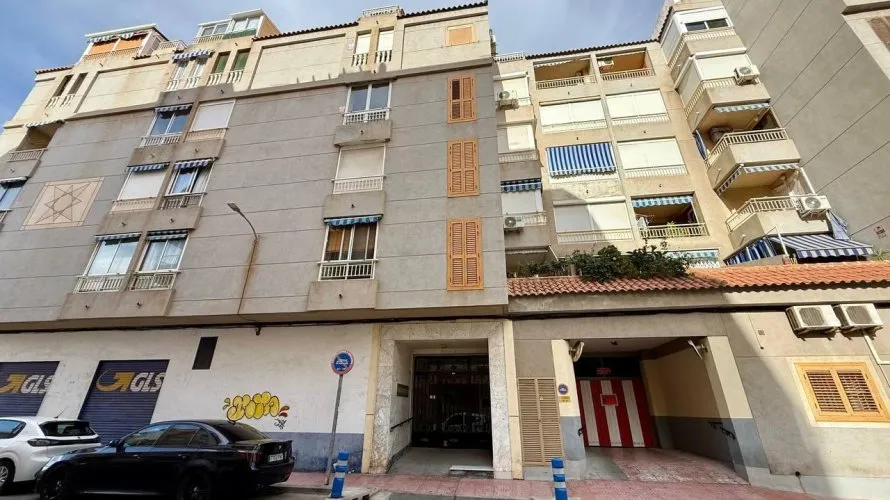 Apartamento de 2 dormitorios en Torrevieja, Spain No. 2692