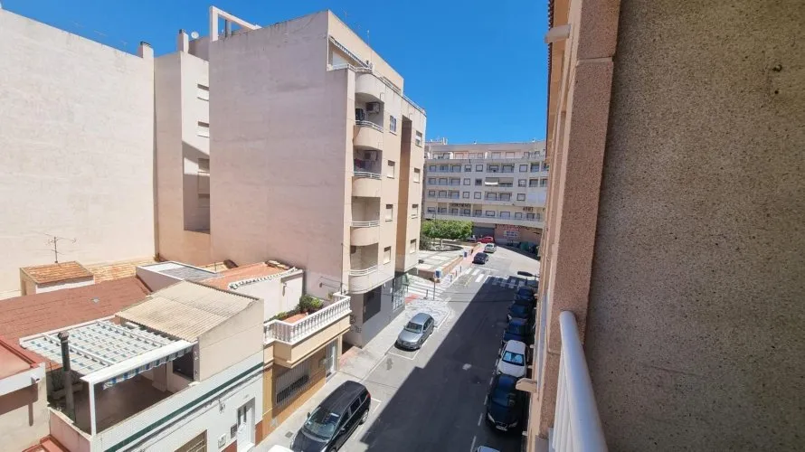 Apartamento de 2 dormitorios en Torrevieja, Spain No. 2812 № 2