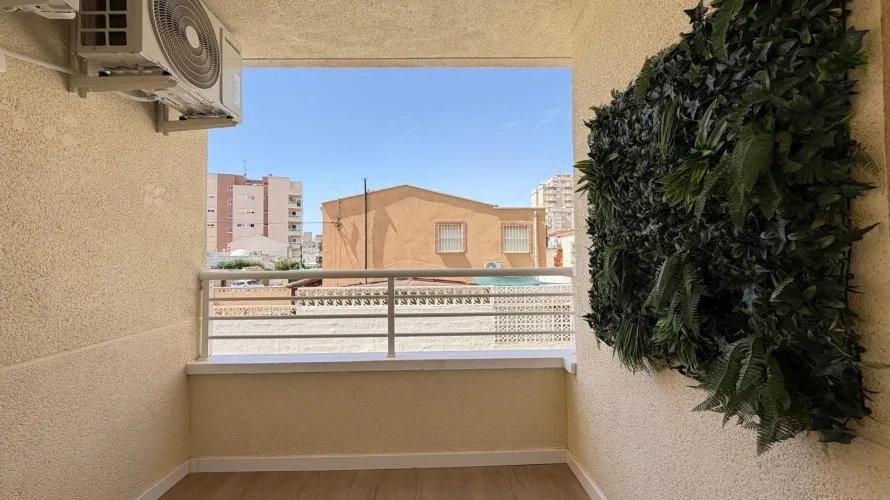 Apartamento de 2 dormitorios en Nueva Torrevieja, Spain No. 2825 № 3